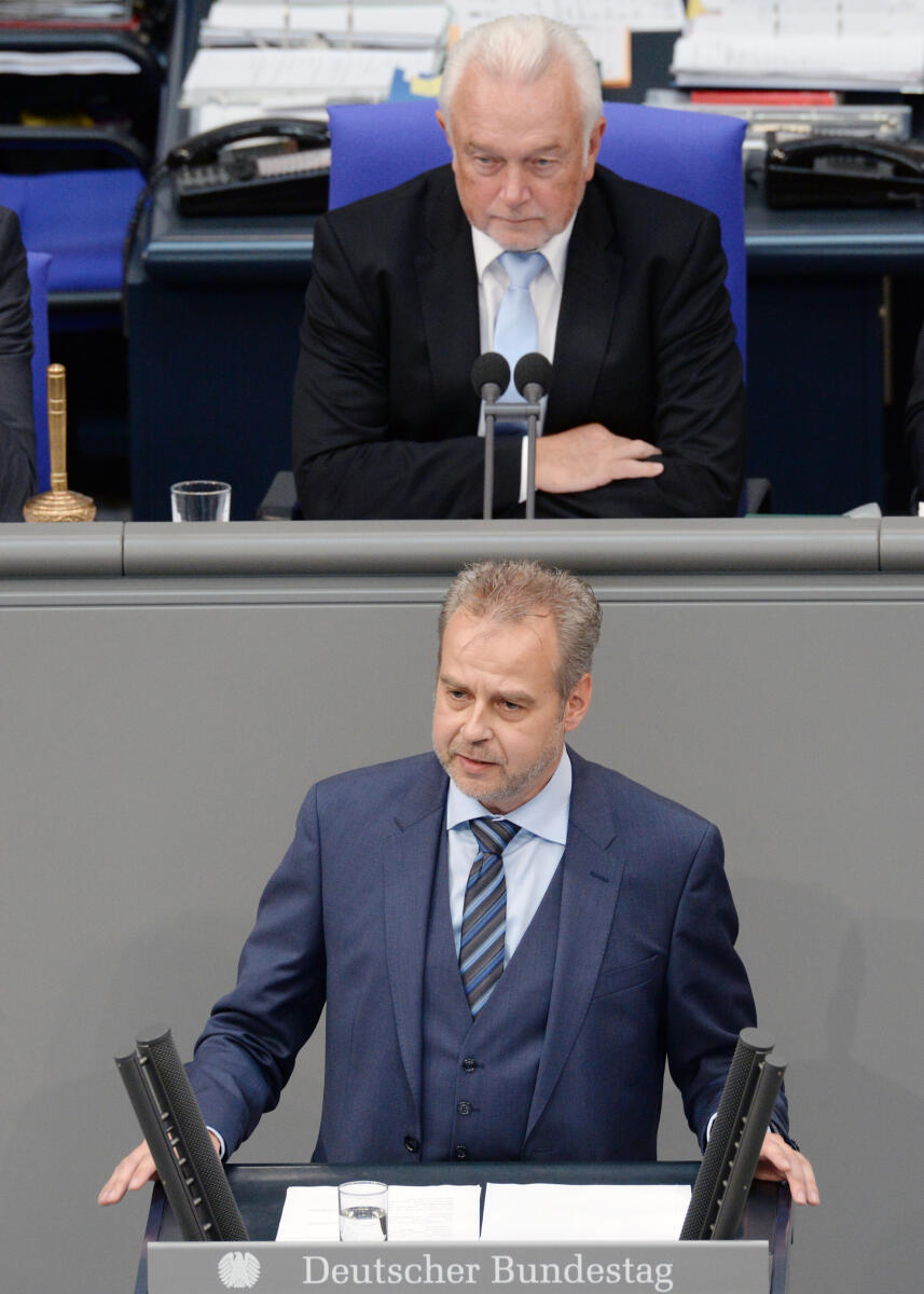 Mansmann, Till; Kubicki, Wolfgang Till Mansmann, FDP, Bundestagsabgeordneter, Abgeordneter, Mitglied Deutscher Bundestag, MdB, Rede, 58. Sitzung, Top 8, Thema: Weiterentwicklung des Teilzeitrechts, Vorsitz: Bundestagsvizepräsident Wolfgang Kubicki, FDP.; Rednerpult.