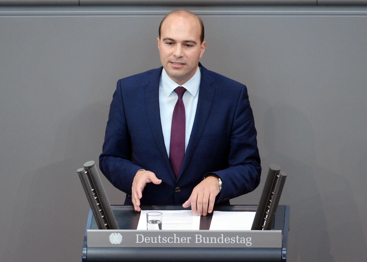 Oßner, Florian Florian Oßner, CDU/CSU, Bundestagsabgeordneter, Abgeordneter, Mitglied Deutscher Bundestag, MdB, Rede, 55. Sitzung, ZP 4, Thema: Aktuelle Stunde zu Dieselfahrverboten in deutschen Großstädten.; Rednerpult.