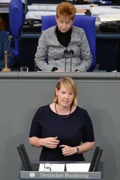 Esdar, Wiebke; Pau, Petra Reichstagsgebäude, Plenarsaal