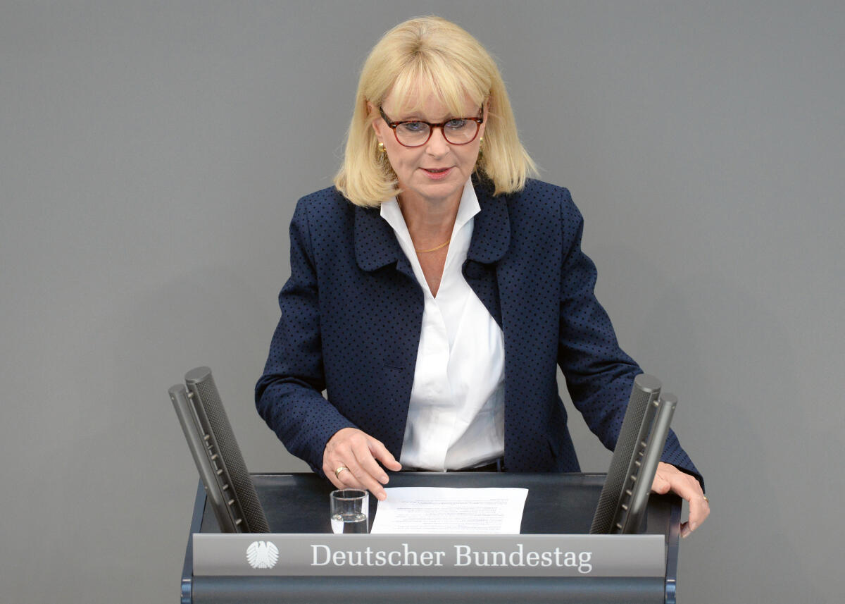 Maag, Karin Karin Maag, CDU/CSU, Bundestagsabgeordnete, Abgeordnete, Mitglied Deutscher Bundestag, MdB, Rede, 55. Sitzung, Top 6, Thema: Krankenversicherungsbeiträge für Betriebsrenten.; Rednerpult.