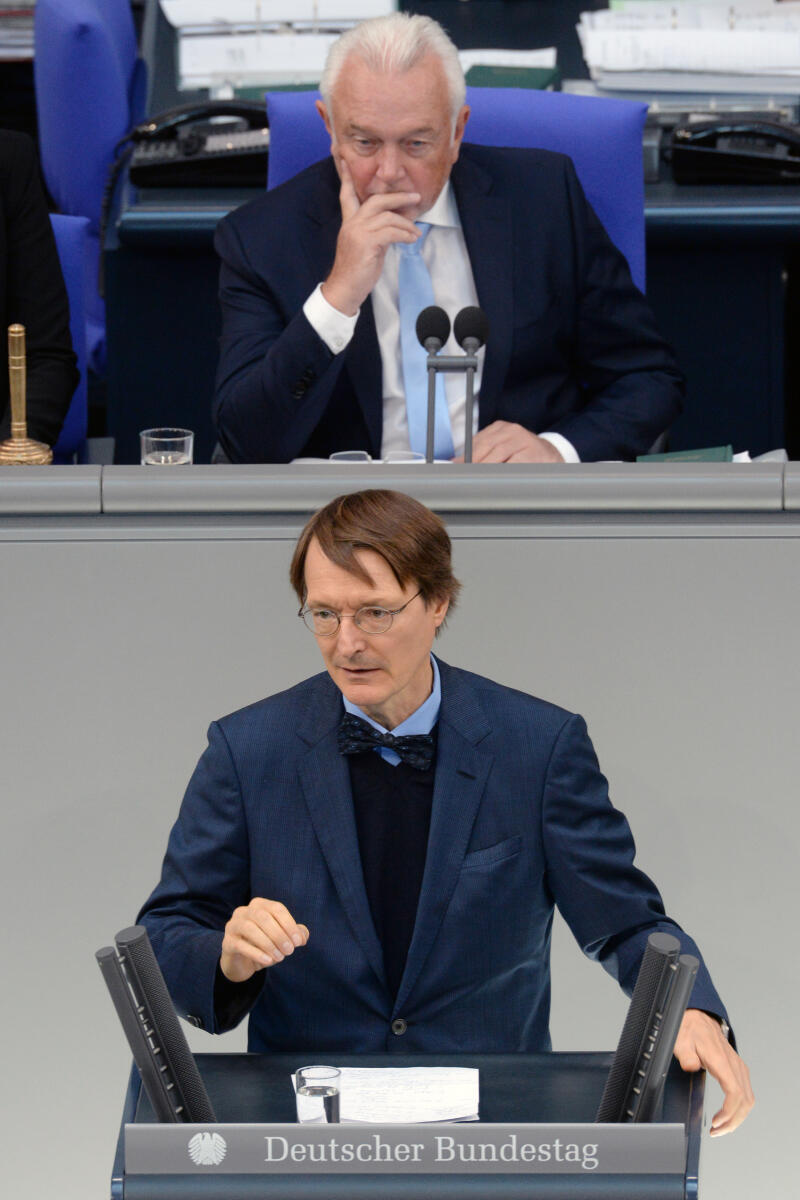 Lauterbach, Karl; Kubicki, Wolfgang Prof. Dr. Karl Lauterbach, SPD, Bundestagsabgeordneter, Abgeordneter, Mitglied Deutscher Bundestag, MdB, Rede, 55. Sitzung, Top 6, Thema: Krankenversicherungsbeiträge für Betriebsrenten, Vorsitz: Bundestagsvizepräsident Wolfgang Kubicki, FDP.; Rednerpult.