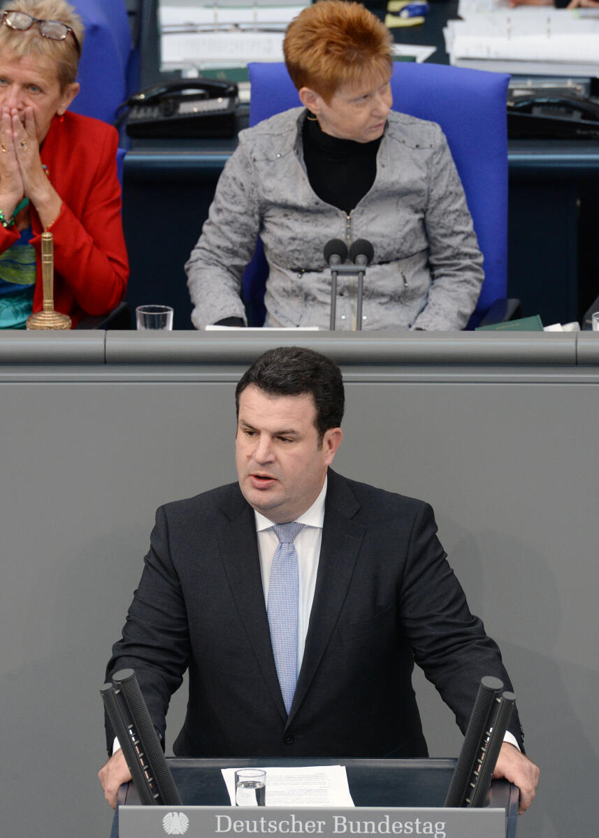 Heil, Hubertus; Pau, Petra Hubertus Heil, SPD, Bundestagsabgeordneter, Abgeordneter, Mitglied Deutscher Bundestag, MdB, Rede, 55. Sitzung, Top 5, Thema: SGB II - Teilhabechancen für Langzeitarbeitslose, Vorsitz: Bundestagsvizepräsidentin Petra Pau, DIE LINKE.; Rednerpult.