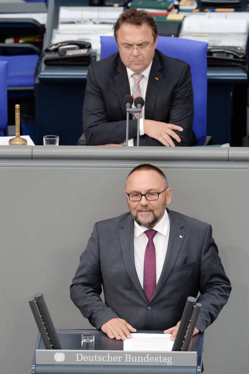 Magnitz, Frank; Friedrich, Hans-Peter Frank Magnitz, AfD, Bundestagsabgeordneter, Abgeordneter, Mitglied Deutscher Bundestag, MdB, Rede, 51. Sitzung, ZP 1, Thema: Aktuelle Stunde zu den Ergebnissen des Wohngipfels der Bundesregierung, Vorsitz: Bundestagsvizepräsident Dr. Hans-Peter Friedrich, CDU/CSU.; Rednerpult.