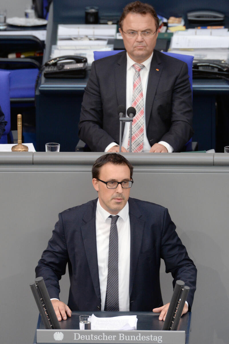 Bartol, Sören; Friedrich, Hans-Peter Bartol Sören, SPD, Bundestagsabgeordneter, Abgeordneter, Mitglied Deutscher Bundestag, MdB, Rede, 51. Sitzung, ZP 1, Thema: Aktuelle Stunde zu den Ergebnissen des Wohngipfels der Bundesregierung, Vorsitz: Bundestagsvizepräsident Dr. Hans-Peter Friedrich, CDU/CSU.; Rednerpult.