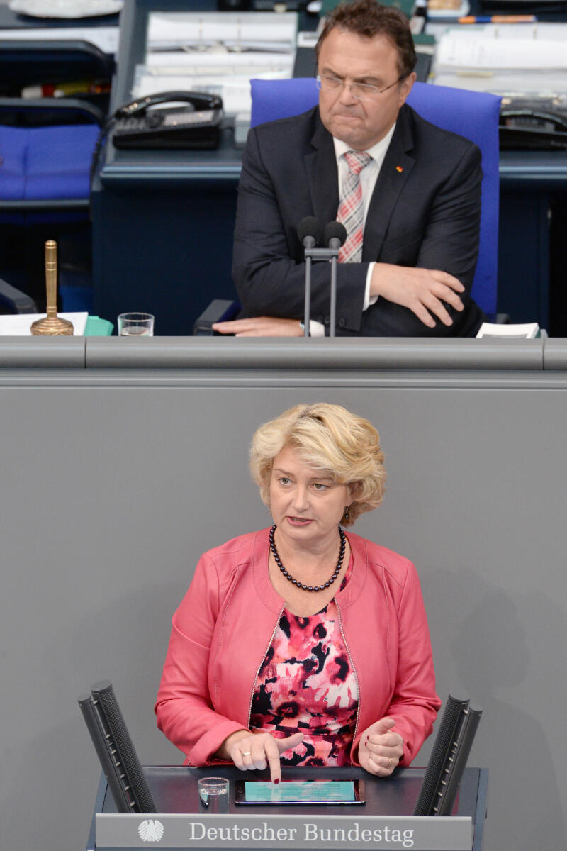 Hagl-Kehl, Rita; Friedrich, Hans-Peter Rita Hagl-Kehl, SPD, Bundestagsabgeordnete, Abgeordnete, Mitglied Deutscher Bundestag, MdB, Rede, 51. Sitzung, ZP 1, Thema: Aktuelle Stunde zu den Ergebnissen des Wohngipfels der Bundesregierung, Vorsitz: Bundestagsvizepräsident Dr. Hans-Peter Friedrich, CDU/CSU.; Rednerpult.