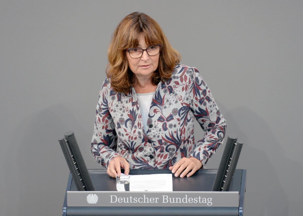 Heil, Mechthild Mechthild Heil, CDU/CSU, Bundestagsabgeordnete, Abgeordnete, Mitglied Deutscher Bundestag, MdB, Rede, 49. Sitzung, Top 1 Epl 07, Thema: Justiz und Verbraucherschutz - Haushaltsgesetz 2019.; Rednerpult.