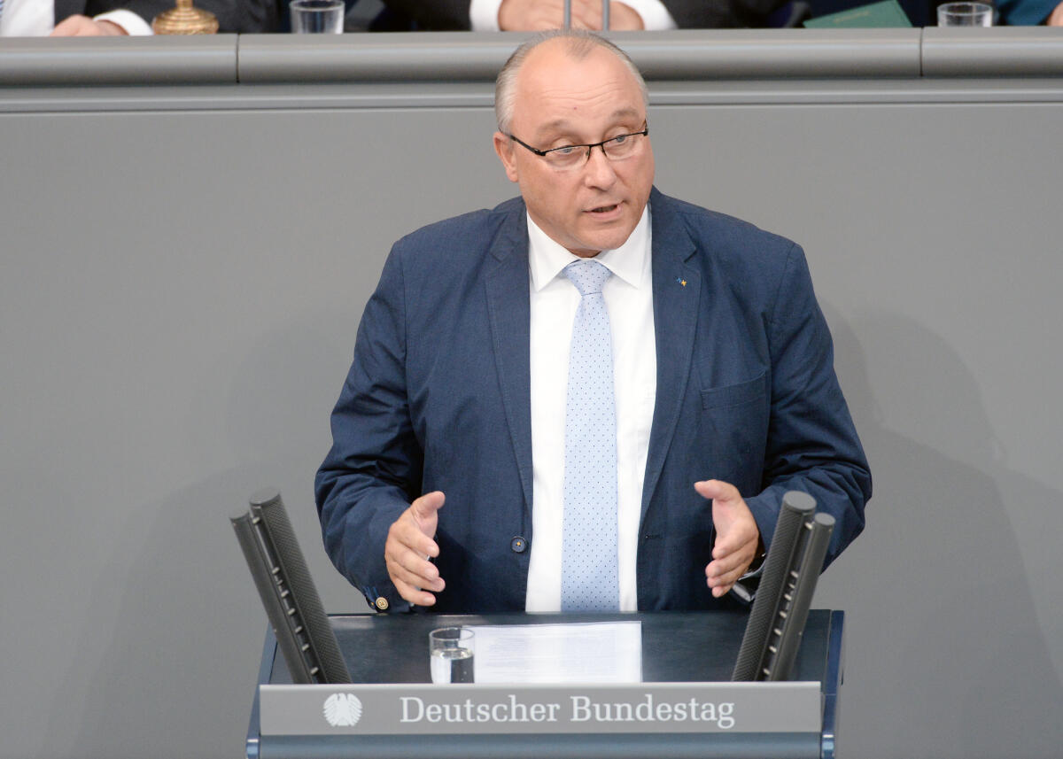 Maier, Jens Jens Maier, AfD, Bundestagsabgeordneter, Abgeordneter, Mitglied Deutscher Bundestag, MdB, Rede, 49. Sitzung, Top 1 Epl 07, Thema: Justiz und Verbraucherschutz - Haushaltsgesetz 2019.; Rednerpult.