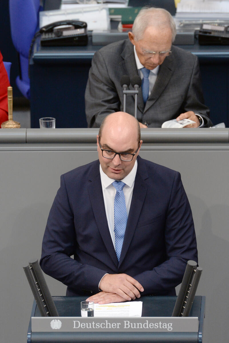 Michael Kießling, CDU/CSU, Bundestagsabgeordneter, Abgeordneter, Mitglied Deutscher Bundestag, MdB, Rede, 49. Sitzung, Top 1 Epl 06, Thema: Inneres, Bau und Heimat - Haushaltsgesetz 2019, Vorsitz: Bundestagspräsident Dr. Wolfgang Schäuble, CDU/CSU.; Rednerpult. Kießling, Michael; Schäuble, Wolfgang Michael Kießling, CDU/CSU, Bundestagsabgeordneter, Abgeordneter, Mitglied Deutscher Bundestag, MdB, Rede, 49. Sitzung, Top 1 Epl 06, Thema: Inneres, Bau und Heimat - Haushaltsgesetz 2019, Vorsitz: Bundestagspräsident Dr. Wolfgang Schäuble, CDU/CSU.; Rednerpult.