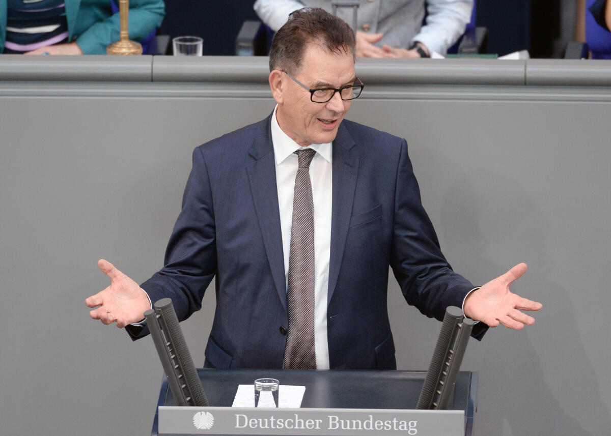 Müller, Gerd Dr. Gerd Müller, CDU/CSU, Bundesminister für wirtschaftliche Zusammenarbeit und Entwicklung, Bundestagsabgeordneter, Abgeordneter, Mitglied Deutscher Bundestag, MdB, Rede, 48. Sitzung, Top 1 Epl 23, Thema: Wirtschaftliche Zusammenarbeit und Entwicklung - Haushaltsgesetz 2019.; Rednerpult.