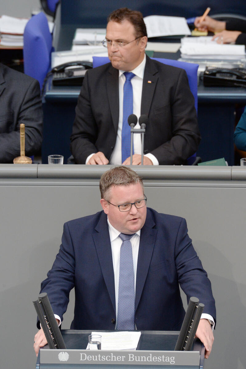 Markus Uhl, CDU/CSU, Bundestagsabgeordneter, Abgeordneter, Mitglied Deutscher Bundestag, MdB, Rede, 49. Sitzung, Top 1 Epl 07, Thema: Justiz und Verbraucherschutz - Haushaltsgesetz 2019, Vorsitz: Bundestagsvizepräsident Dr. Hans-Peter Friedrich, CDU/CSU.; Rednerpult. Uhl, Markus; Friedrich, Hans-Peter Markus Uhl, CDU/CSU, Bundestagsabgeordneter, Abgeordneter, Mitglied Deutscher Bundestag, MdB, Rede, 49. Sitzung, Top 1 Epl 07, Thema: Justiz und Verbraucherschutz - Haushaltsgesetz 2019, Vorsitz: Bundestagsvizepräsident Dr. Hans-Peter Friedrich, CDU/CSU.; Rednerpult.