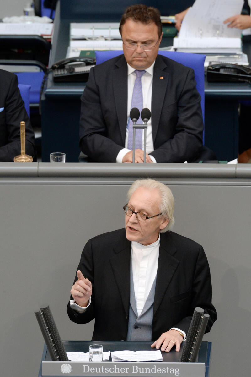 Martin Erwin Renner, AfD, Bundestagsabgeordneter, Abgeordneter, Mitglied Deutscher Bundestag, MdB, Rede, 48. Sitzung, Top 1 Epl 04, Thema: Bundeskanzlerin und Bundeskanzleramt - Haushaltsgesetz 2019 und Finanzplan des Bundes 2018 bis 2022, Vorsitz: Bundestagsvizepräsident Dr. Hans-Peter Friedrich, CDU/CSU.; Rednerpult. Renner, Martin Erwin; Friedrich, Hans-Peter Martin Erwin Renner, AfD, Bundestagsabgeordneter, Abgeordneter, Mitglied Deutscher Bundestag, MdB, Rede, 48. Sitzung, Top 1 Epl 04, Thema: Bundeskanzlerin und Bundeskanzleramt - Haushaltsgesetz 2019 und Finanzplan des Bundes 2018 bis 2022, Vorsitz: Bundestagsvizepräsident Dr. Hans-Peter Friedrich, CDU/CSU.; Rednerpult.
