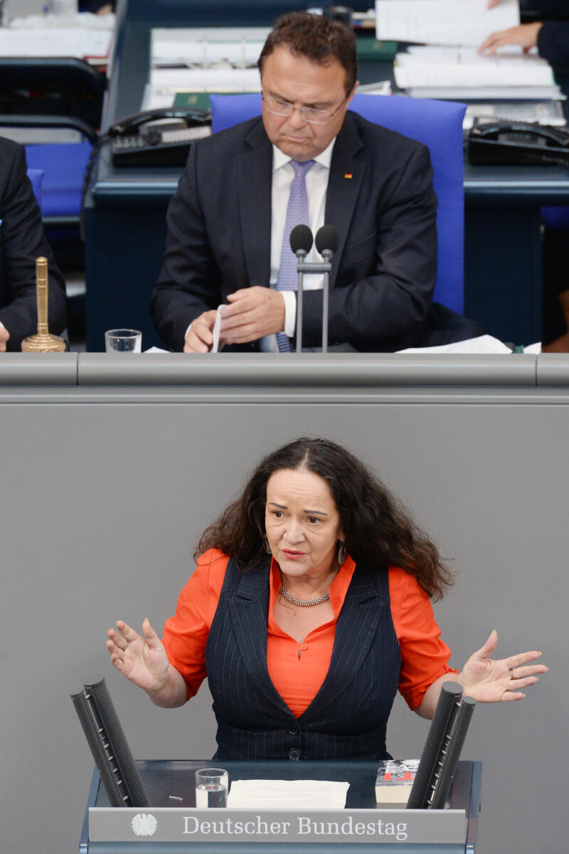 Barrientos, Simone; Friedrich, Hans-Peter Simone Barrientos, DIE LINKE, Bundestagsabgeordnete, Abgeordnete, Mitglied Deutscher Bundestag, MdB, Rede, 48. Sitzung, Top 1 Epl 04, Thema: Bundeskanzlerin und Bundeskanzleramt - Haushaltsgesetz 2019 und Finanzplan des Bundes 2018 bis 2022, Vorsitz: Bundestagsvizepräsident Dr. Hans-Peter Friedrich, CDU/CSU.; Rednerpult.