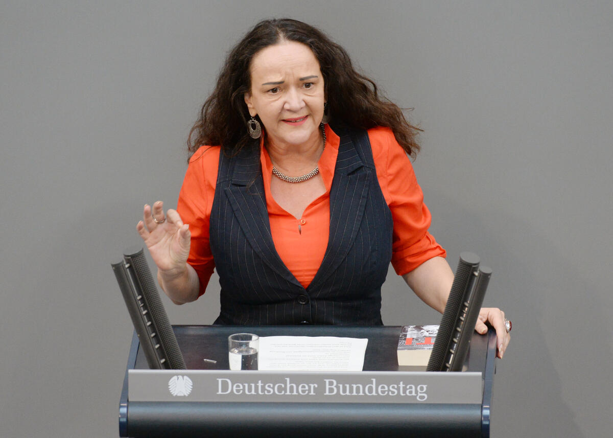 Simone Barrientos, DIE LINKE, Bundestagsabgeordnete, Abgeordnete, Mitglied Deutscher Bundestag, MdB, Rede, 48. Sitzung, Top 1 Epl 04, Thema: Bundeskanzlerin und Bundeskanzleramt - Haushaltsgesetz 2019 und Finanzplan des Bundes 2018 bis 2022.; Rednerpult. Barrientos, Simone Simone Barrientos, DIE LINKE, Bundestagsabgeordnete, Abgeordnete, Mitglied Deutscher Bundestag, MdB, Rede, 48. Sitzung, Top 1 Epl 04, Thema: Bundeskanzlerin und Bundeskanzleramt - Haushaltsgesetz 2019 und Finanzplan des Bundes 2018 bis 2022.; Rednerpult.