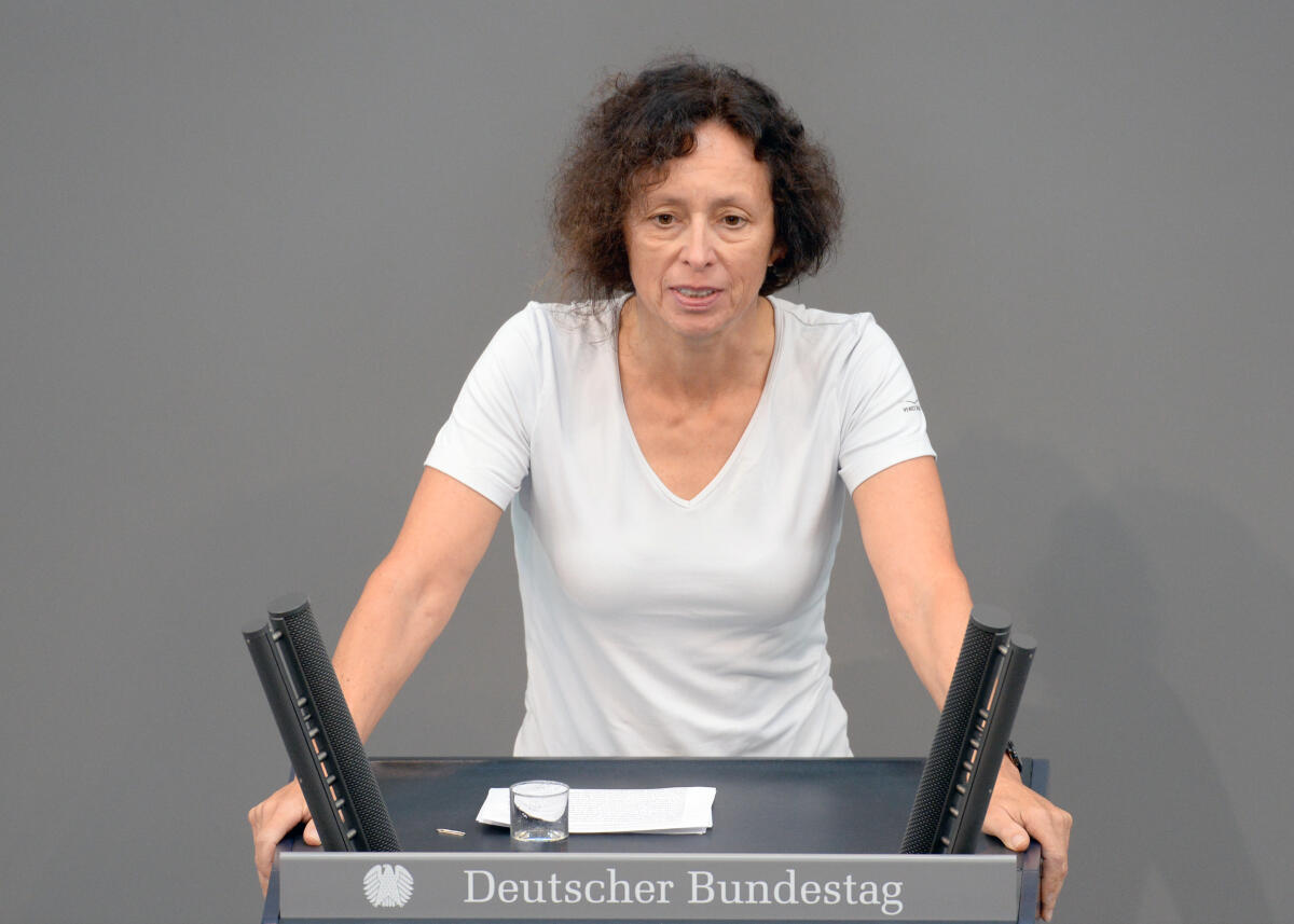 Margit Stumpp, Bündnis 90/Die Grünen, Bundestagsabgeordnete, Abgeordnete, Mitglied Deutscher Bundestag, MdB, Rede, 48. Sitzung, Top 1 Epl 04, Thema: Bundeskanzlerin und Bundeskanzleramt - Haushaltsgesetz 2019 und Finanzplan des Bundes 2018 bis 2022.; Rednerpult. Stumpp, Margit Margit Stumpp, Bündnis 90/Die Grünen, Bundestagsabgeordnete, Abgeordnete, Mitglied Deutscher Bundestag, MdB, Rede, 48. Sitzung, Top 1 Epl 04, Thema: Bundeskanzlerin und Bundeskanzleramt - Haushaltsgesetz 2019 und Finanzplan des Bundes 2018 bis 2022.; Rednerpult.