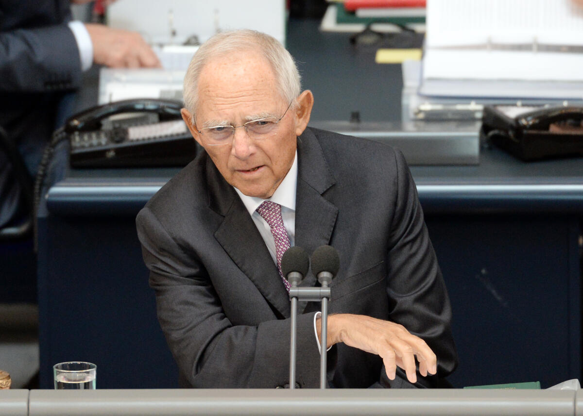 Schäuble, Wolfgang Bundestagspräsident Dr. Wolfgang Schäuble, CDU/CSU, hält zu Beginn der 47. Sitzung Deutscher Bundestag eine kurze Rede zu den Ereignissen in Chemnitz.; Mikro, Mikrofon, Geste, Gestik, Präsident.