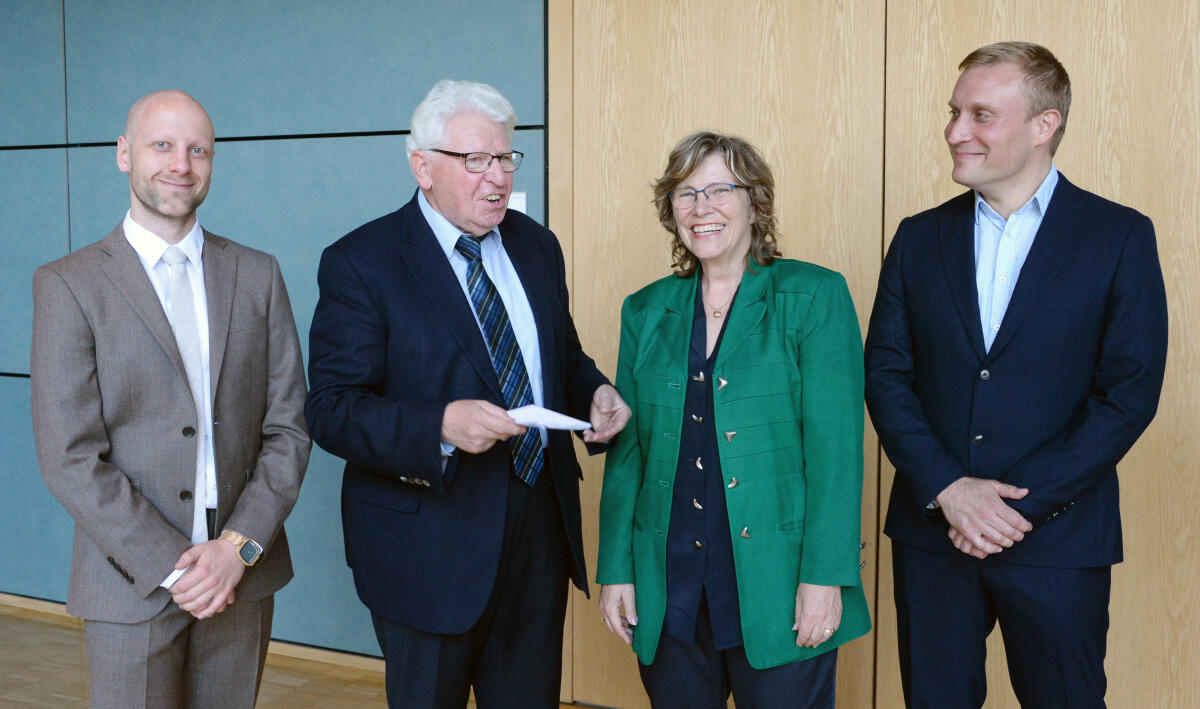 Oberreuter, Heinrich; Schüttemeyer, Suzanne; Hellmann, Daniel; Höhne, Benjamin Deutsche Vereinigung für Parlamentsfragen e. V.: v.li. Daniel Hellmann, Prof. Dr. Dr. h. c. Heinrich Oberreuter, Prof. Dr. Suzanne Schüttemeyer, Dr. Benjamin Höhne.