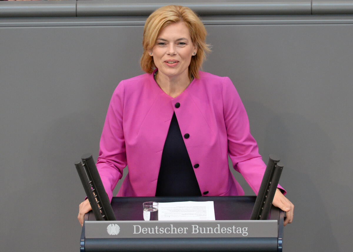 Julia Klöckner, CDU/CSU, Bundeslandwirtschaftsministerin, Rede, 46. Sitzung, Top 1 EPL 10, Thema: Ernährung und Landwirtschaft.; Rednerpult, Bundesministerin für Ernährung und Landwirtschaft. Klöckner, Julia Julia Klöckner, CDU/CSU, Bundeslandwirtschaftsministerin, Rede, 46. Sitzung, Top 1 EPL 10, Thema: Ernährung und Landwirtschaft.; Rednerpult, Bundesministerin für Ernährung und Landwirtschaft.