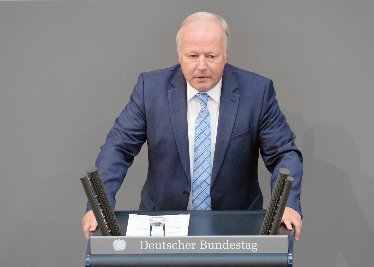 Weiß, Peter Peter Weiß, CDU/CSU, Bundestagsabgeordneter, Abgeordneter, Mitglied Deutscher Bundestag, MdB, Rede, 46. Sitzung, Top 1 EPL 11, Thema: Arbeit und Soziales.; Rednerpult.