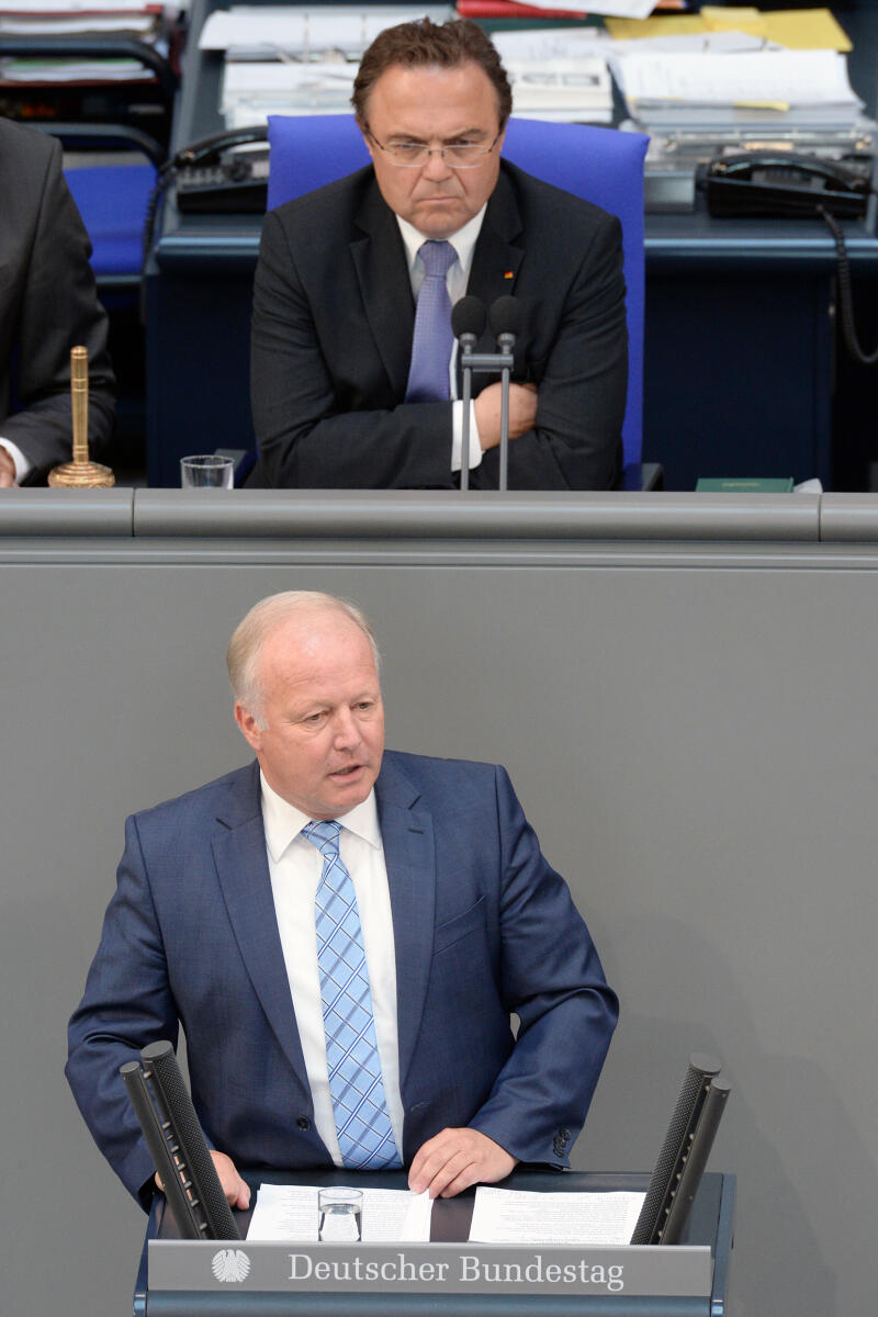 Weiß, Peter; Friedrich, Hans-Peter Peter Weiß, CDU/CSU, Bundestagsabgeordneter, Abgeordneter, Mitglied Deutscher Bundestag, MdB, Rede, 46. Sitzung, Top 1 EPL 11, Thema: Arbeit und Soziales, Vorsitz: Bundestagsvizepräsident Dr. Hans-Peter Friedrich, CDU/CSU.; Rednerpult.