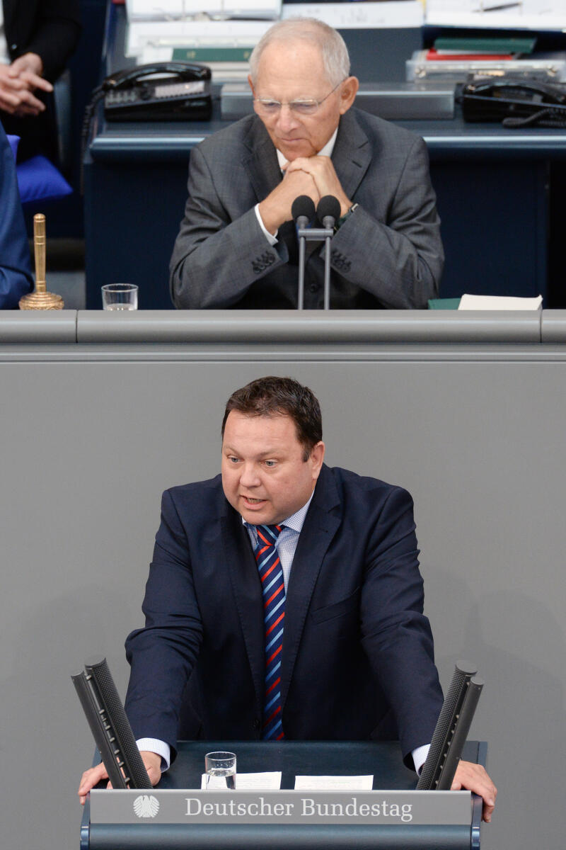 Gerster, Martin; Schäuble, Wolfgang Martin Gerster, SPD, Bundestagsabgeordneter, Abgeordneter, Mitglied Deutscher Bundestag, MdB, Rede, 46. Sitzung, Top 1 EPL 06, Thema: Inneres, Bau und Heimat, Datenschutz und Informationsfreiheit, Vorsitz: Bundestagspräsident Dr. Wolfgang Schäuble, CDU/CSU.; Rednerpult.