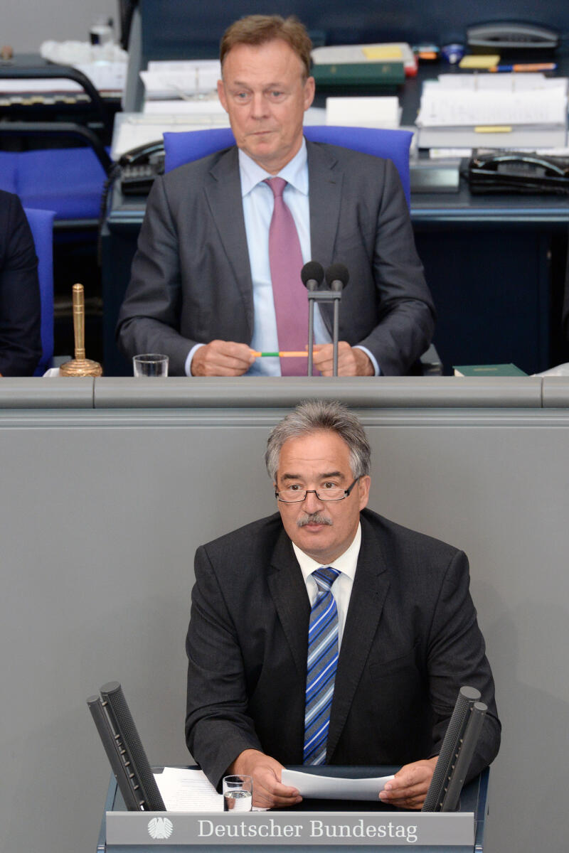 Rief, Josef; Oppermann, Thomas Josef Rief, CDU/CSU, Bundestagsabgeordneter, Abgeordneter, Mitglied Deutscher Bundestag, MdB, Rede, 44. Sitzung, Top 1 EPL 15, Thema: Haushaltsgesetz 2018 - Gesundheit, Vorsitz: Bundestagsvizepräsident Thomas Oppermann, SPD.; Haushalt, Rednerpult.