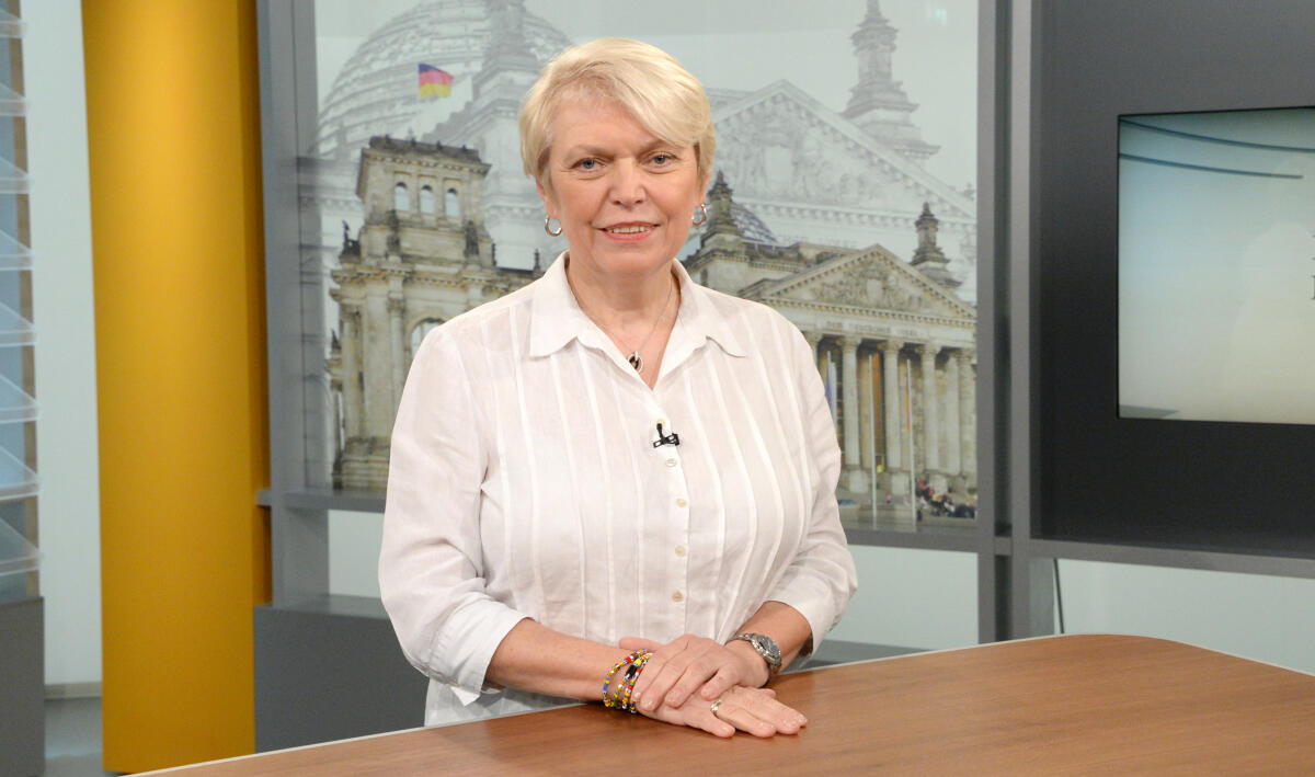 Barnett, Doris Doris Barnett, SPD, Leiterin der deutschen Delegation in der OSZE PV, im Studio des Parlamentsfernsehen im Interview, Berlin, 29.06.2018