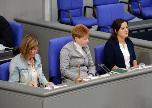Dilcher, Esther; Akbulut, Gökay; Pau, Petra Reichstagsgebäude, Plenarsaal