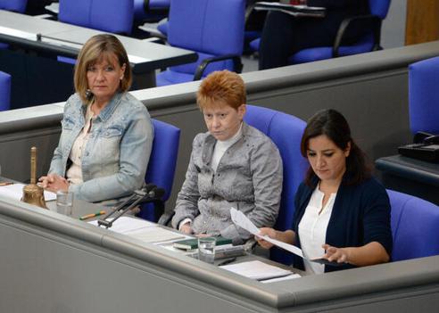 Dilcher, Esther; Akbulut, Gökay; Pau, Petra Reichstagsgebäude, Plenarsaal