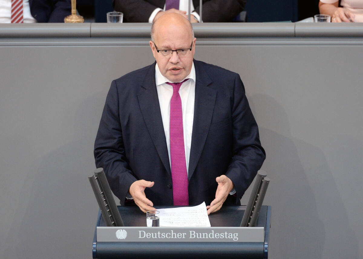 Peter Altmaier, Bundeswirtschaftsminister, CDU/CSU, Bundestagsabgeordneter, Abgeordneter, Mitglied Deutscher Bundestag, MdB, Rede, 44. Sitzung, Top 1 EPL 09, Thema: Haushaltsgesetz 2018 - Wirtschaft und Energie.; Haushalt, Rednerpult. Altmaier, Peter Peter Altmaier, Bundeswirtschaftsminister, CDU/CSU, Bundestagsabgeordneter, Abgeordneter, Mitglied Deutscher Bundestag, MdB, Rede, 44. Sitzung, Top 1 EPL 09, Thema: Haushaltsgesetz 2018 - Wirtschaft und Energie.; Haushalt, Rednerpult.