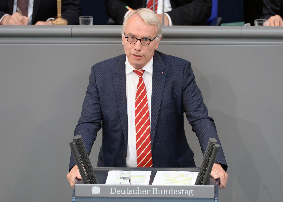 Daldrup, Bernhard Bernhard Daldrup, SPD, Bundestagsabgeordneter, Abgeordneter, Mitglied Deutscher Bundestag, MdB, Rede, 43. Sitzung, Top 24, Thema: Gewerbesteuerliche Hinzurechnung - "Urlaubssteuer".; Rednerpult.