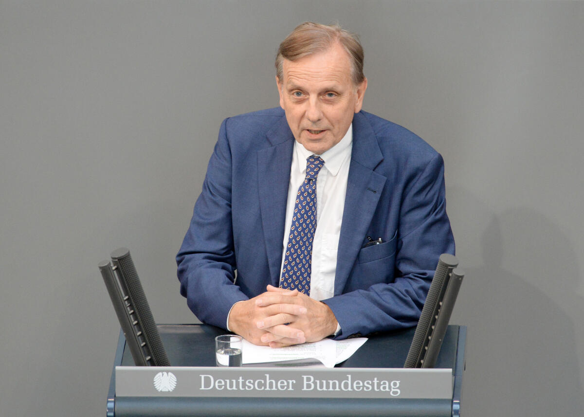 Abercron, Michael von Dr. Michael von Abercron, CDU/CSU, Bundestagsabgeordneter, Abgeordneter, Mitglied Deutscher Bundestag, MdB, Rede, 43. Sitzung, Top 23, Thema: Meeresschutzgebiet im Weddellmeer der Antarktis.; Rednerpult.