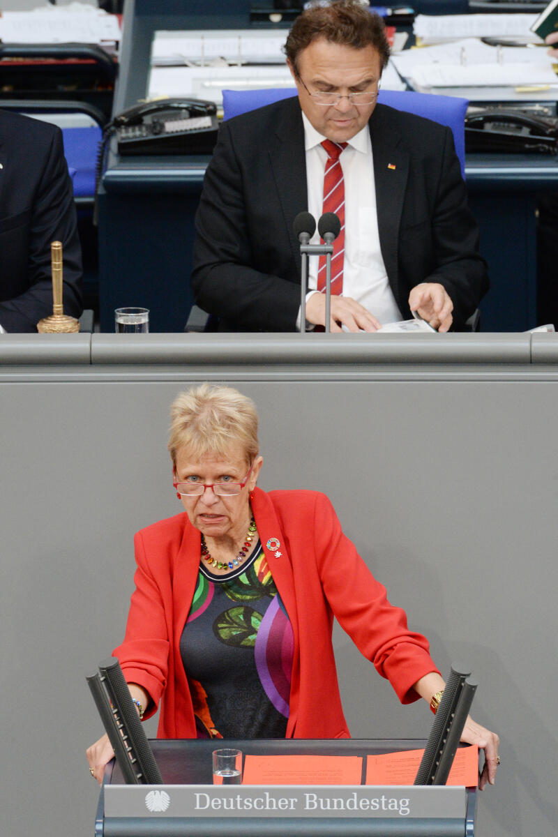 Nissen, Ulli; Friedrich, Hans-Peter Ulli Nissen, SPD, Bundestagsabgeordnete, Abgeordnete, Mitglied Deutscher Bundestag, MdB, Rede, 43. Sitzung, Top 22, Thema: Mietrecht, Vorsitz: Bundestagsvizepräsident Dr. Hans-Peter Friedrich, CDU/CSU.; Rednerpult.
