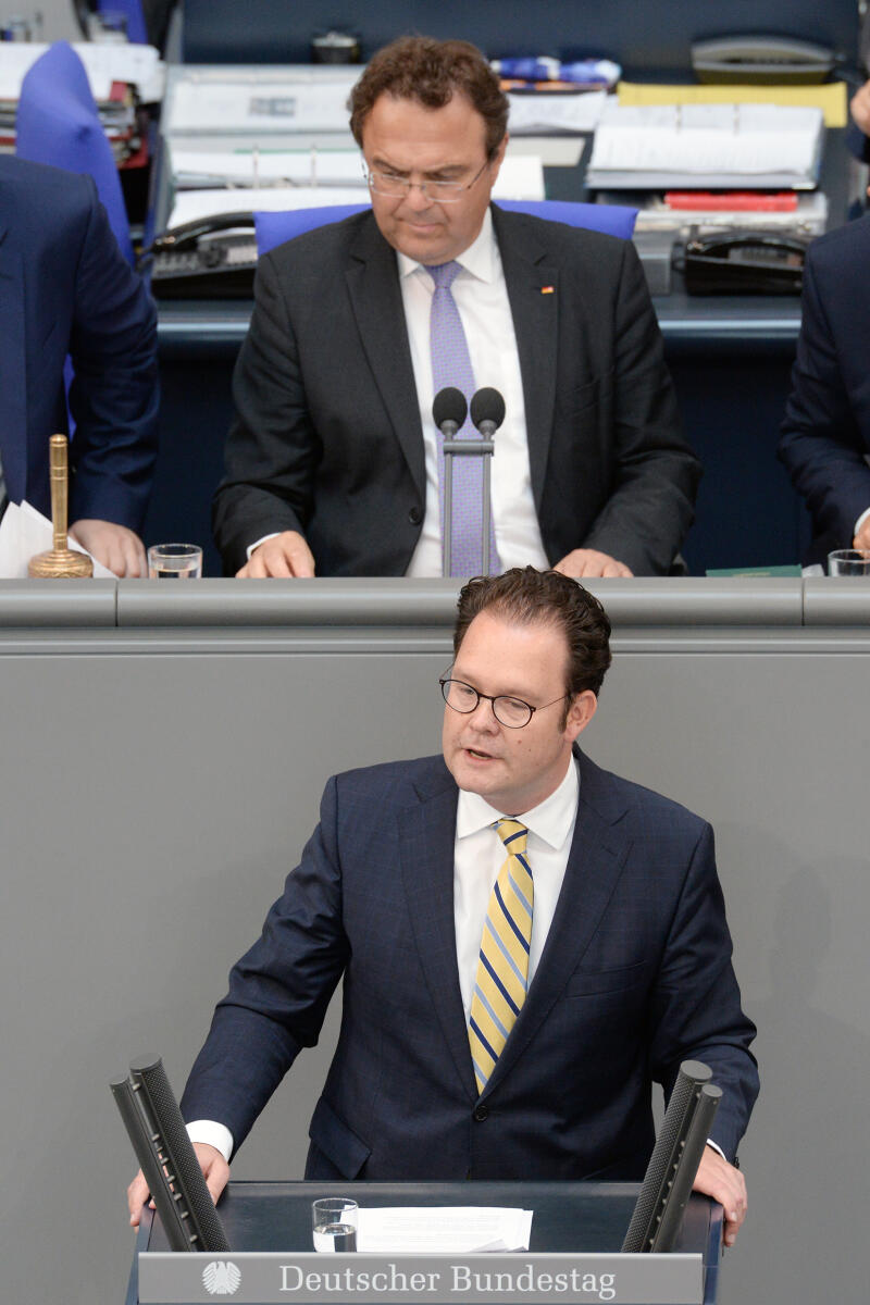 Schipanski, Tankred; Friedrich, Hans-Peter Tankred Schipanski, CDU/CSU, Bundestagsabgeordneter, Abgeordneter, Mitglied Deutscher Bundestag, MdB, Rede, 42. Sitzung, Top 5, Thema: Enquete-Kommission "Künstliche Intelligenz", Vorsitz: Bundestagsvizepräsident Dr. Hans-Peter Friedrich, CDU/CSU.; Rede, Rednerpult.