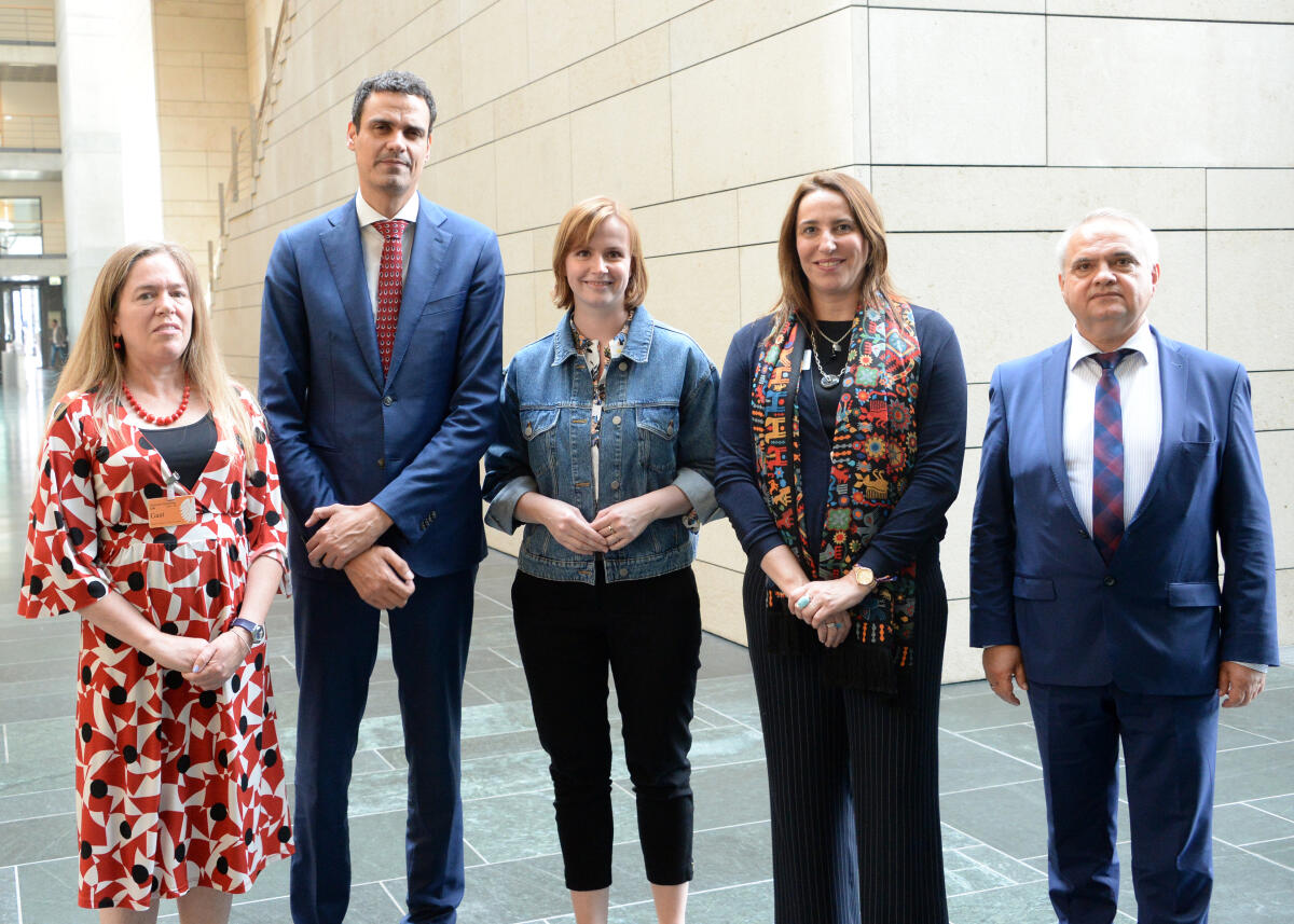 Jensen, Gyde; Abrao, Paulo; Herdt, Waldemar Gyde Jensen, (mitte), FDP, Vorsitzende des Ausschusses des Deutschen Bundestages für Menschenrechte und humanitäre Hilfe, empfängt im Namen des Ausschusses und mit Beteiligung von Mitgliedern des Ausschusses und des Bundestages, den Exekutivsekretär der Interamerikanischen Menschenrechtskommission, Paulo Abrao, (2.v.li), und Delegation, zu einem Gespräch. Rechts im Bild: Waldemar Herdt, AfD.