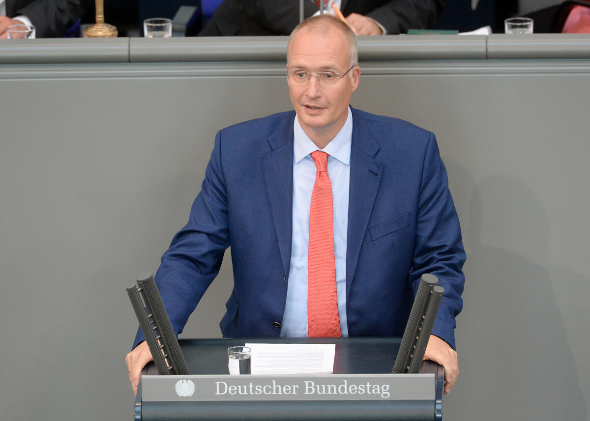 König, Jörn Jörn König, AfD, Bundestagsabgeordneter, Abgeordneter, Mitglied Deutscher Bundestag, MdB, Rede, 39. Sitzung, Top 6, Thema: Menschenrechtsverletzungen - Fußball-WM 2018.; Rednerpult.