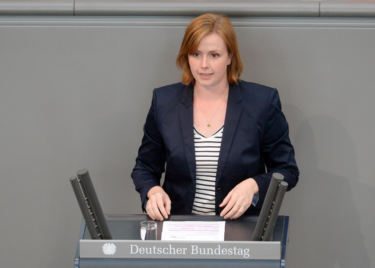 Jensen, Gyde Gyde Jensen, FDP, Bundestagsabgeordnete, Abgeordnete, Mitglied Deutscher Bundestag, MdB, Rede, 39. Sitzung, Top 6, Thema: Menschenrechtsverletzungen - Fußball-WM 2018.; Rednerpult.