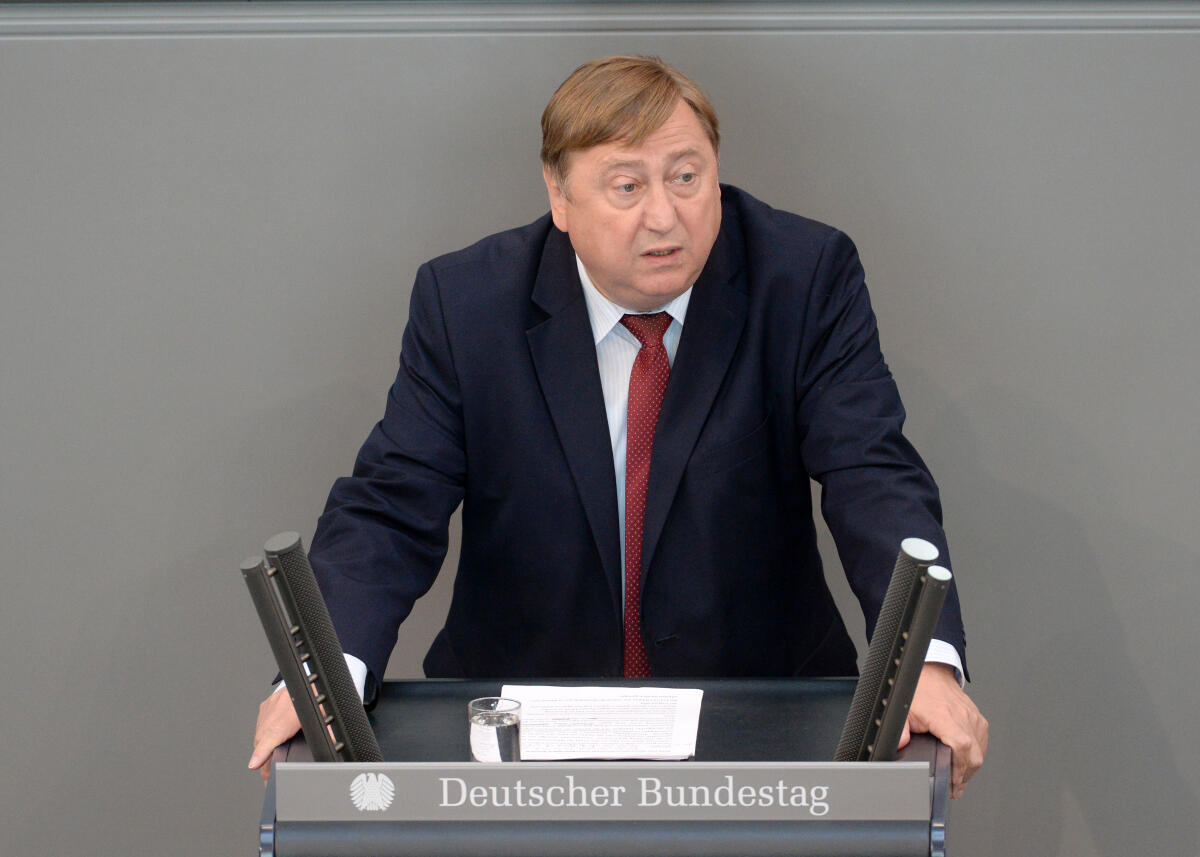 Hahn, André André Hahn, DIE LINKE, Bundestagsabgeordneter, Abgeordneter, Mitglied Deutscher Bundestag, MdB, Rede, 39. Sitzung, Top 6, Thema: Menschenrechtsverletzungen - Fußball-WM 2018.; Rednerpult.