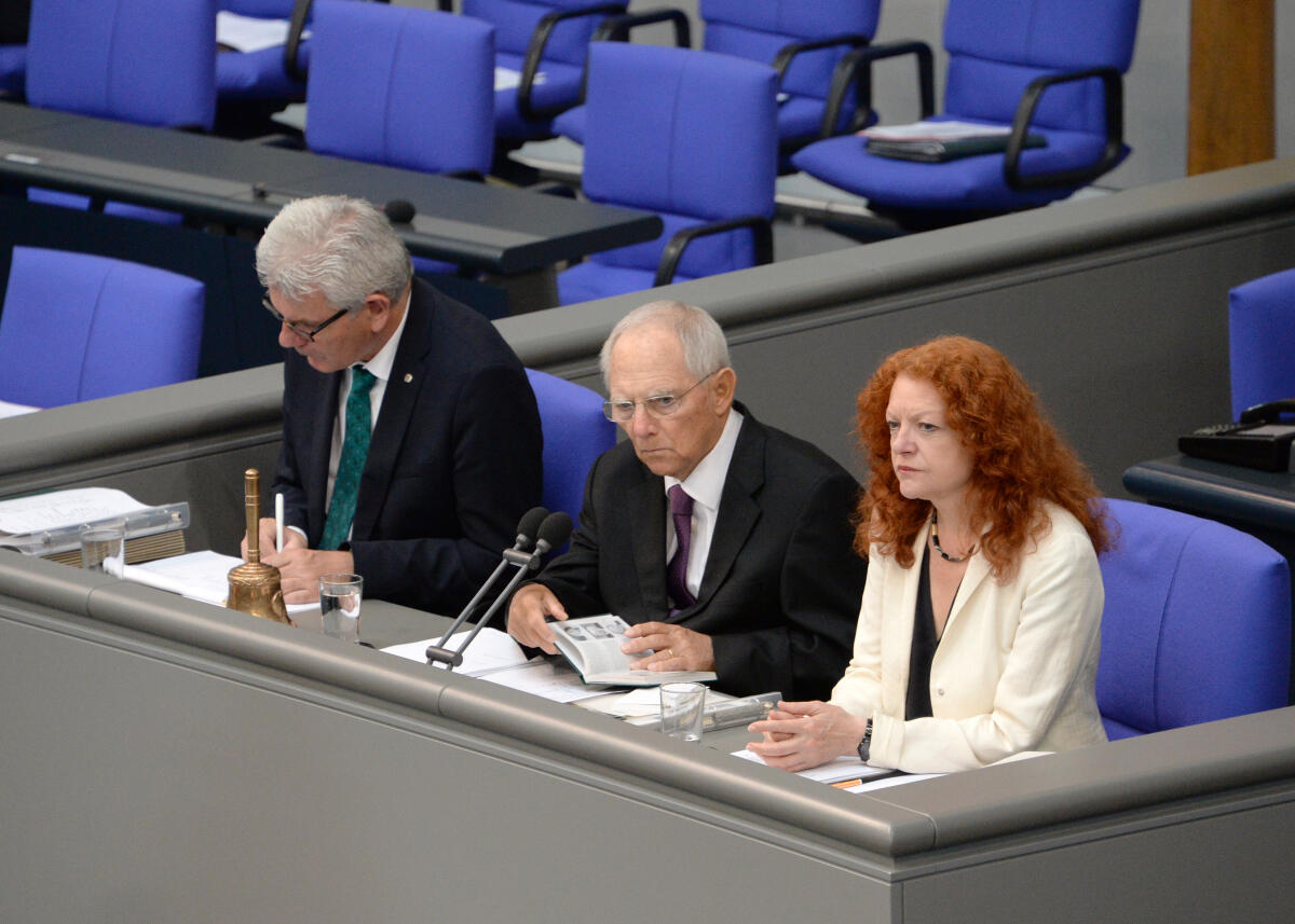 Auernhammer, Artur; Bause, Margarete Schriftführer: Artur Auernhammer, (li), CDU/CSU, Margarete Bause, (re), Bündnis 90/Die Grünen, Vorsitz: Bundestagspräsident Dr. Wolfgang Schäuble, CDU/CSU, 39. Sitzung Deutscher Bundestag.
