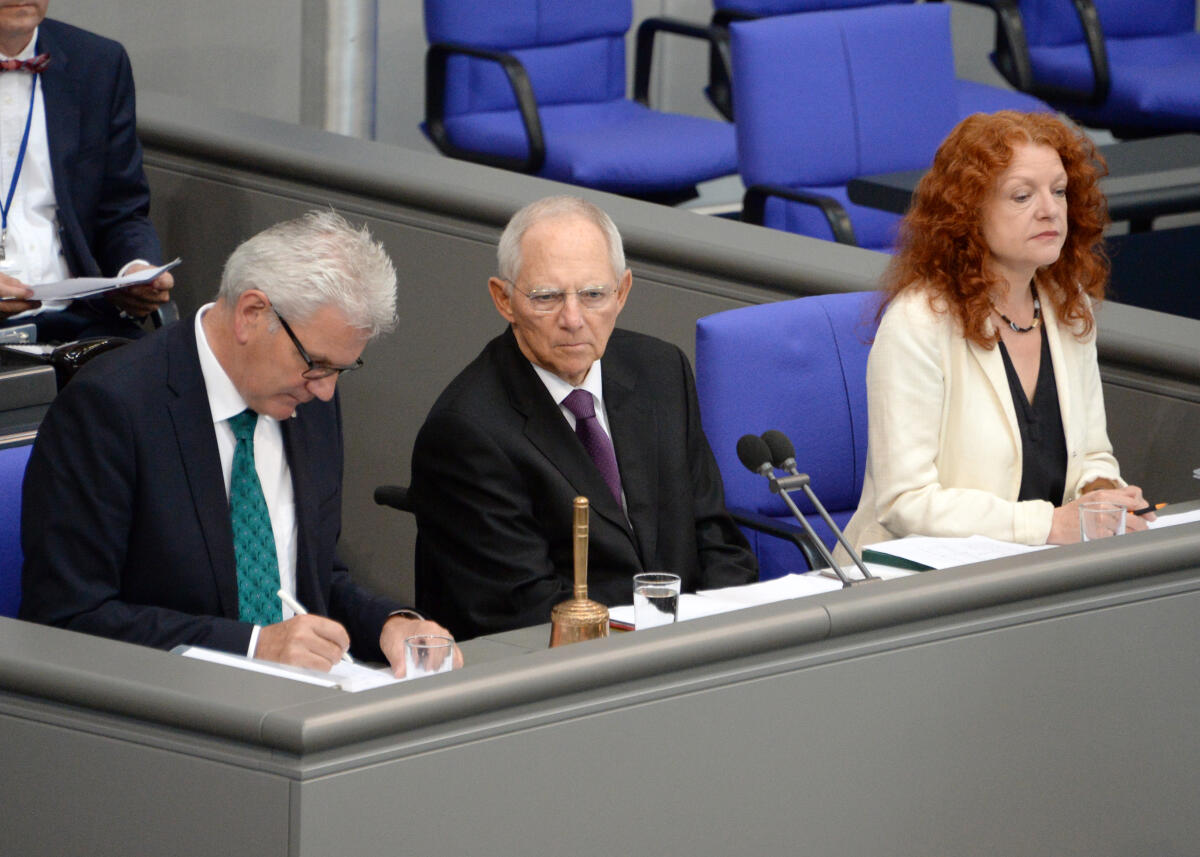 Auernhammer, Artur; Bause, Margarete Schriftführer: Artur Auernhammer, (li), CDU/CSU, Margarete Bause, (re), Bündnis 90/Die Grünen, Vorsitz: Bundestagspräsident Dr. Wolfgang Schäuble, CDU/CSU, 39. Sitzung Deutscher Bundestag.