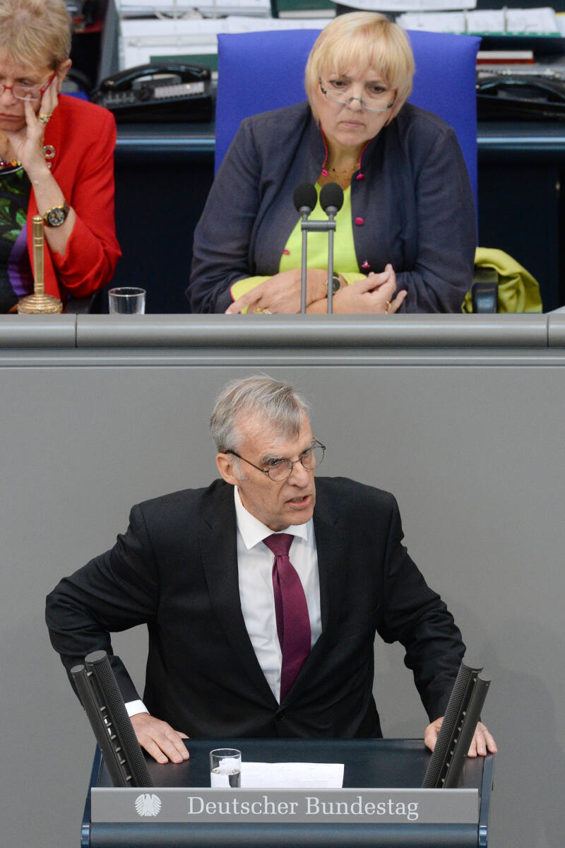 Hollnagel, Bruno; Roth, Claudia Dr. Bruno Hollnagel, AfD, Bundestagsabgeordneter, Abgeordneter, Mitglied Deutscher Bundestag, MdB, Rede, 37. Sitzung, Top 21, Thema: Gemeinsame Einlagensicherung für EU-Banken, Vorsitz: Bundestagsvizepräsidentin Claudia Roth, Bündnis 90/Die Grünen.; Rednerpult.