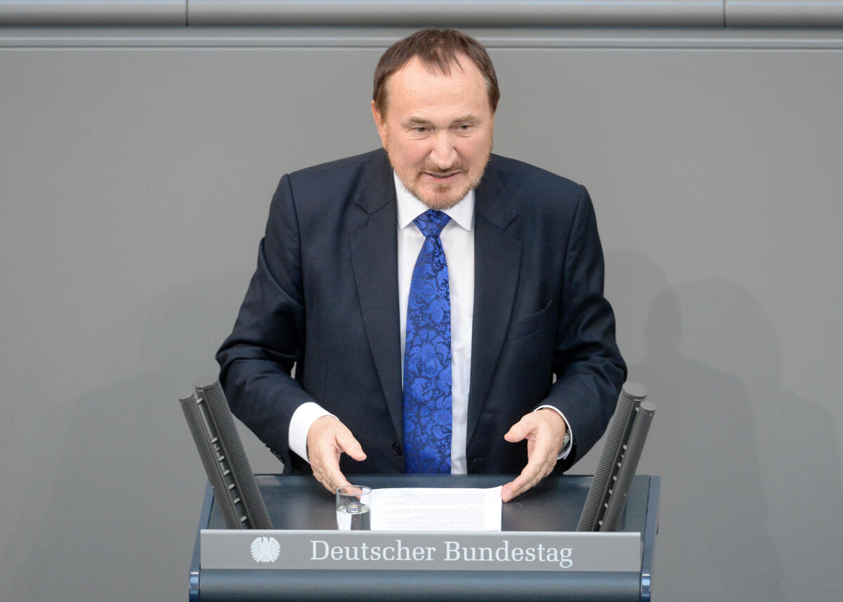 Todtenhausen, Manfred Manfred Todtenhausen, FDP, Bundestagsabgeordneter, Abgeordneter, Mitglied Deutscher Bundestag, MdB, Rede, 36. Sitzung, Top 5, Thema: Tätigkeitsbericht 2017 des Petitionsausschusses.; Rednerpult.