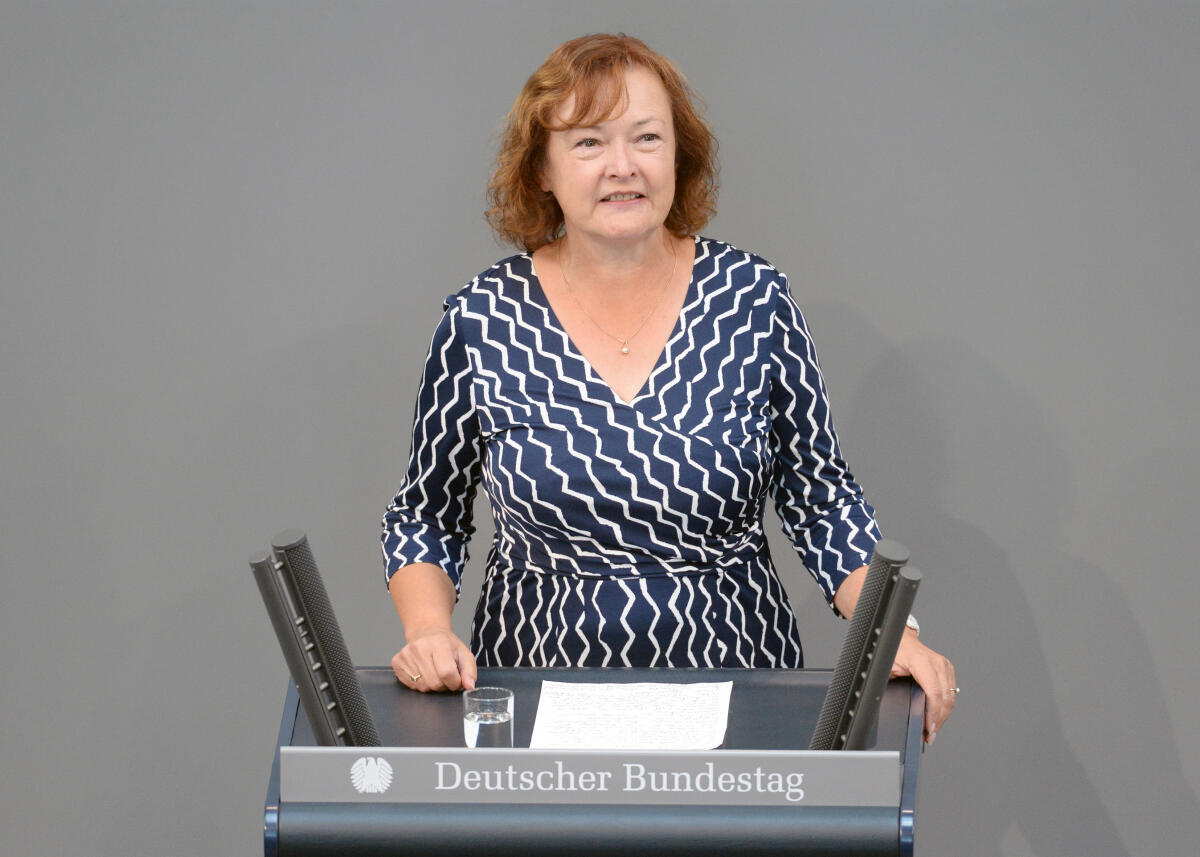Kassner, Kerstin Kerstin Kassner, DIE LINKE, Bundestagsabgeordnete, Abgeordnete, Mitglied Deutscher Bundestag, MdB, Rede, 36. Sitzung, Top 5, Thema: Tätigkeitsbericht 2017 des Petitionsausschusses.; Rednerpult.