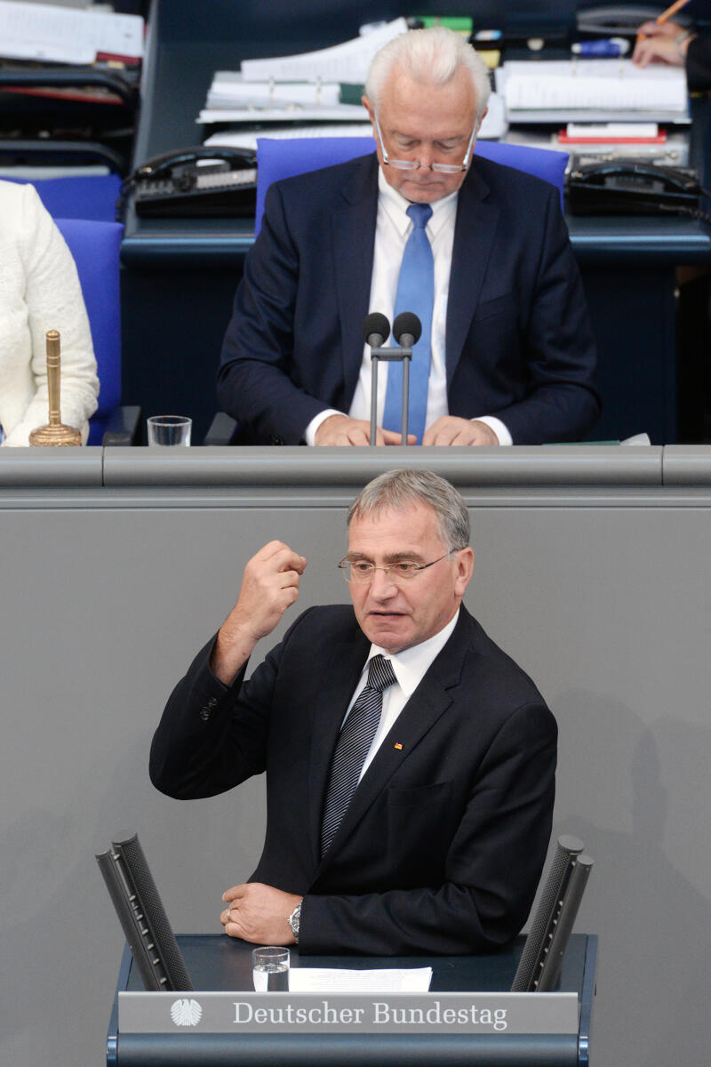 Paul Lehrieder, CDU/CSU, Bundestagsabgeordneter, Abgeordneter, Mitglied Deutscher Bundestag, MdB, Rede, 36. Sitzung, Top 5, Thema: Tätigkeitsbericht 2017 des Petitionsausschusses, Vorsitz: Bundestagsvizepräsident Wolfgang Kubicki, FDP.; Rednerpult. Lehrieder, Paul; Kubicki, Wolfgang Paul Lehrieder, CDU/CSU, Bundestagsabgeordneter, Abgeordneter, Mitglied Deutscher Bundestag, MdB, Rede, 36. Sitzung, Top 5, Thema: Tätigkeitsbericht 2017 des Petitionsausschusses, Vorsitz: Bundestagsvizepräsident Wolfgang Kubicki, FDP.; Rednerpult.