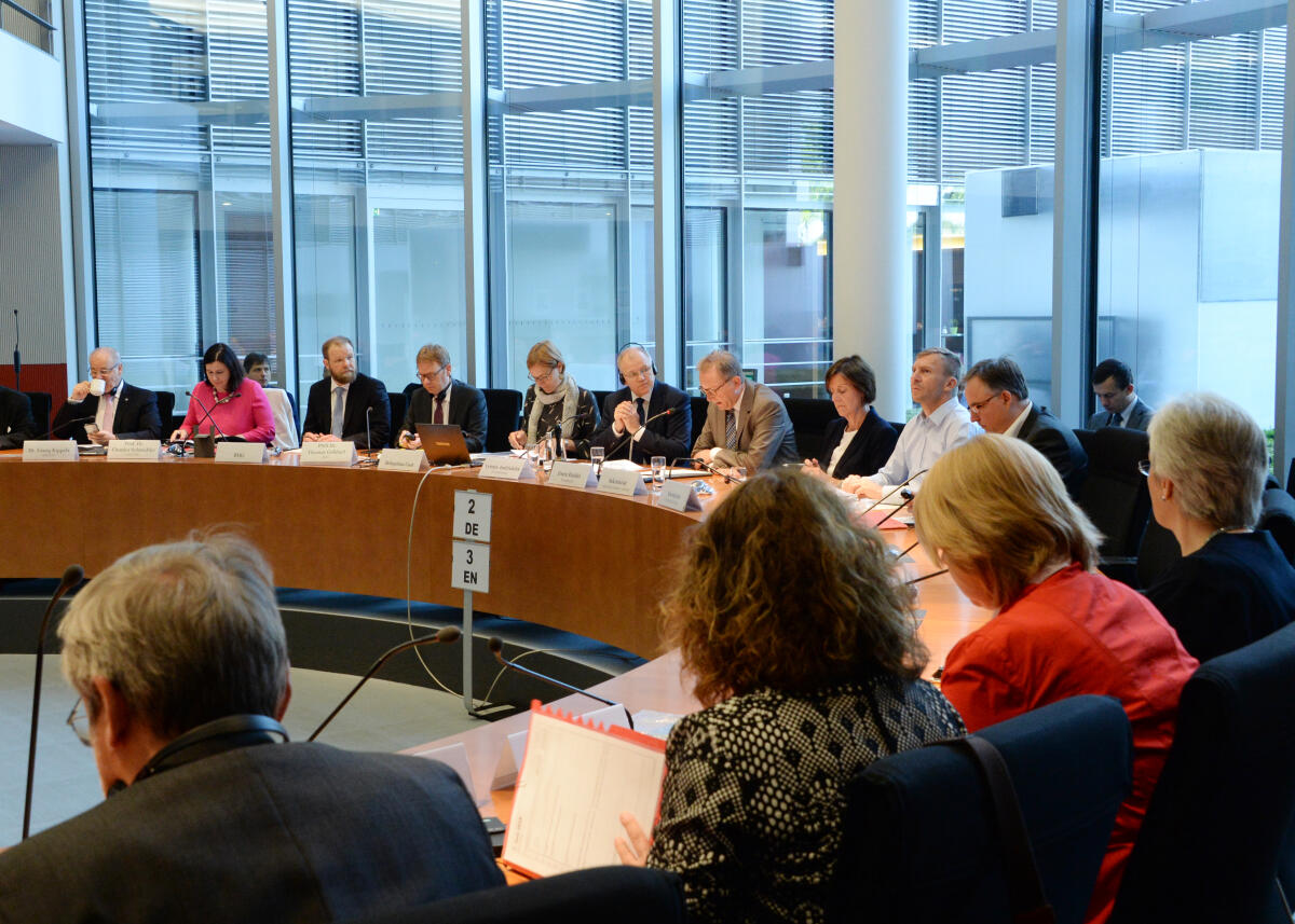 Vytenis Andriukaitis, EU-Kommissar für Gesundheit, ist zu Gast beim Ausschuss des Deutschen Bundestages für Gesundheit. Erwin Rüddel, CDU/CSU, leitet die Sitzung.; Übersicht. Vytenis Andriukaitis, EU-Kommissar für Gesundheit, ist zu Gast beim Ausschuss des Deutschen Bundestages für Gesundheit. Erwin Rüddel, CDU/CSU, leitet die Sitzung.; Übersicht.