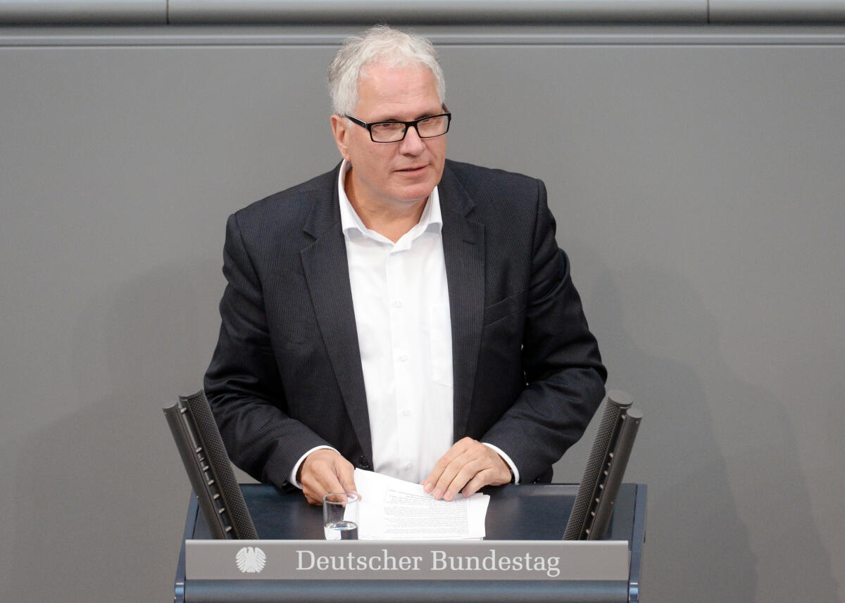 Holtz, Ottmar von Ottmar von Holtz, Bündnis 90/Die Grünen, Bundestagsabgeordneter, Abgeordneter, Mitglied Deutscher Bundestag, MdB, Rede, 32. Sitzung, Top 1 Epl 23, Thema: Haushaltsgesetz 2018 - Wirtschaftliche Zusammenarbeit und Entwicklung.; Rednerpult.