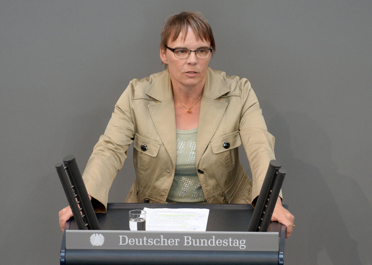 Hajduk, Anja Anja Hajduk, Bündnis 90/Die Grünen, Bundestagsabgeordnete, Abgeordnete, Mitglied Deutscher Bundestag, MdB, Rede, 32. Sitzung, Top 1 Epl 23, Thema: Haushaltsgesetz 2018 - Wirtschaftliche Zusammenarbeit und Entwicklung.; Rednerpult.