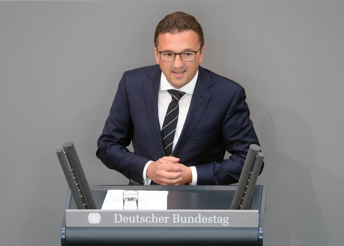 Körber, Carsten Carsten Körber, CDU/CSU, Bundestagsabgeordneter, Abgeordneter, Mitglied Deutscher Bundestag, MdB, Rede, 32. Sitzung, Top 1 Epl 23, Thema: Haushaltsgesetz 2018 - Wirtschaftliche Zusammenarbeit und Entwicklung.; Rednerpult.