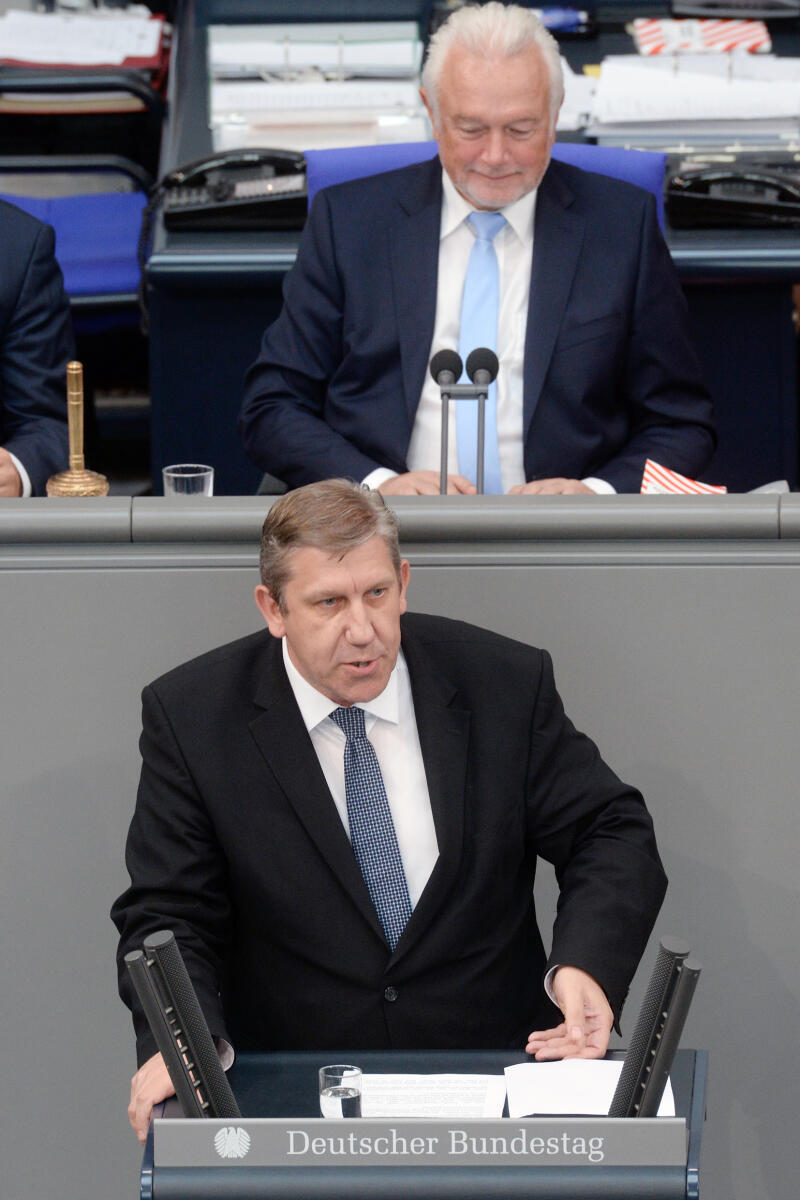 Schwarz, Andreas; Kubicki, Wolfgang Andreas Schwarz, SPD, Bundestagsabgeordneter, Abgeordneter, Mitglied Deutscher Bundestag, MdB, Rede, 31. Sitzung, Top 1 Epl 16, Thema: Haushaltsgesetz 2018 - Umwelt, Naturschutz und nukleare Sicherheit, Vorsitz: Bundestagsvizepräsident Wolfgang Kubicki, FDP.; Rednerpult.