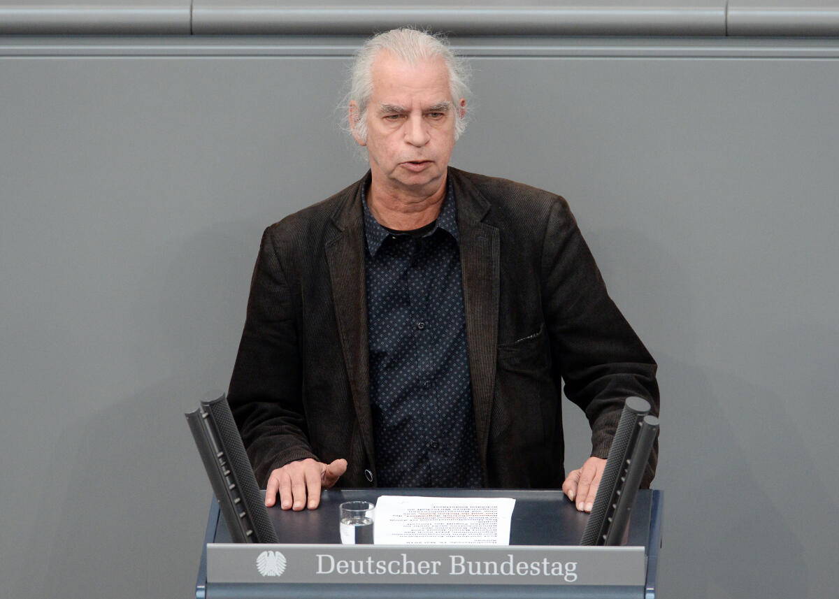 Zdebel, Hubertus Hubertus Zdebel, DIE LINKE, Bundestagsabgeordneter, Abgeordneter, Mitglied Deutscher Bundestag, MdB, Rede, 31. Sitzung, Top 1 Epl 16, Thema: Haushaltsgesetz 2018 - Umwelt, Naturschutz und nukleare Sicherheit.; Rednerpult.