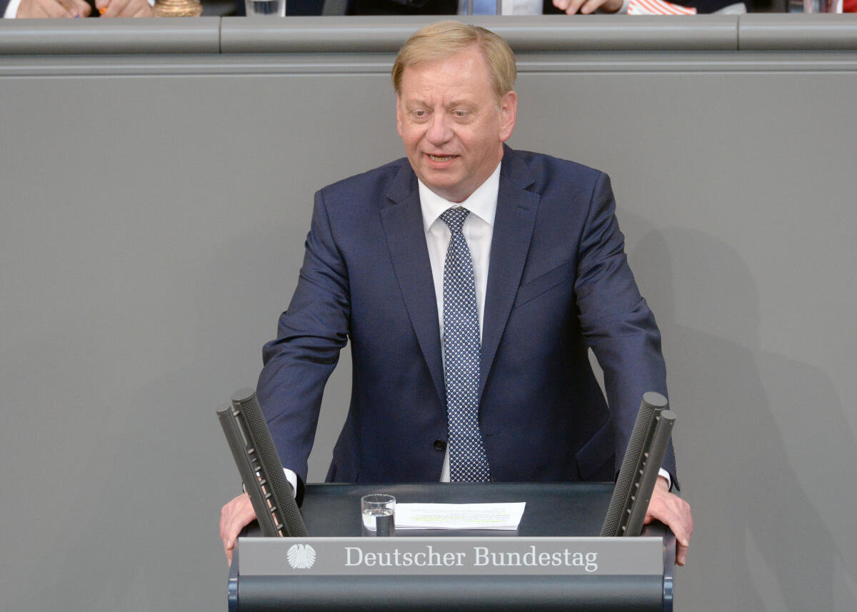 Gädechens, Ingo Ingo Gädechens, CDU/CSU, Bundestagsabgeordneter, Abgeordneter, Mitglied Deutscher Bundestag, MdB, Rede, 31. Sitzung, Top 1 Epl 16, Thema: Haushaltsgesetz 2018 - Umwelt, Naturschutz und nukleare Sicherheit.; Rednerpult.